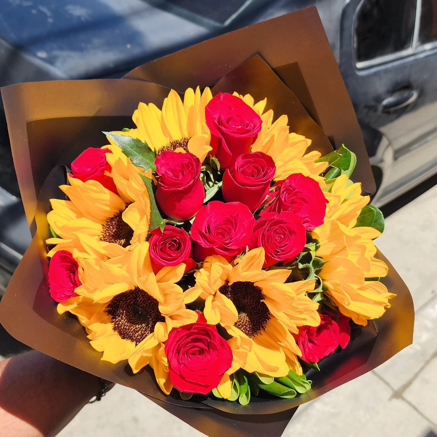 A beautiful field of flowers under the sun.