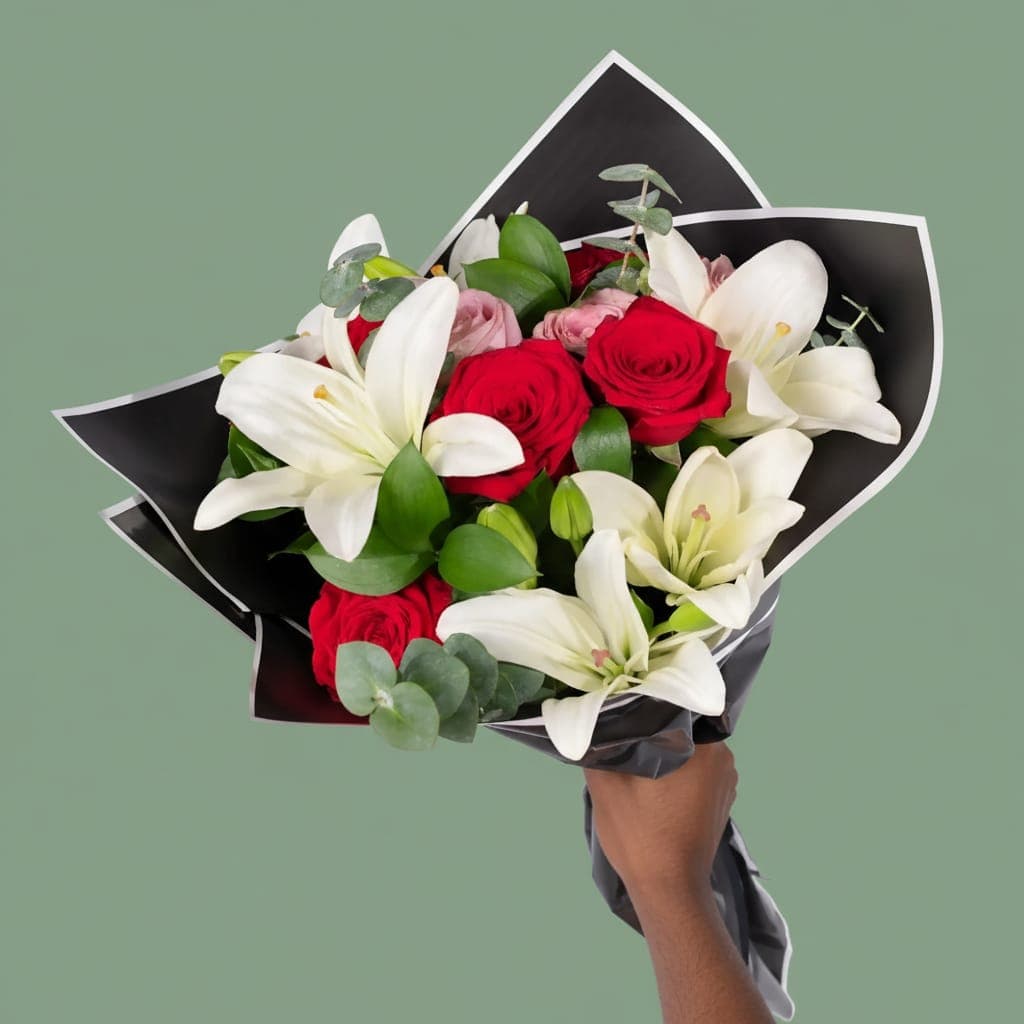 Ramo De Rosas Bicolor Y Lilys